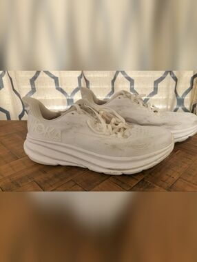 Hoka Men's Clifton 9 Size 11.5D 1127895 White